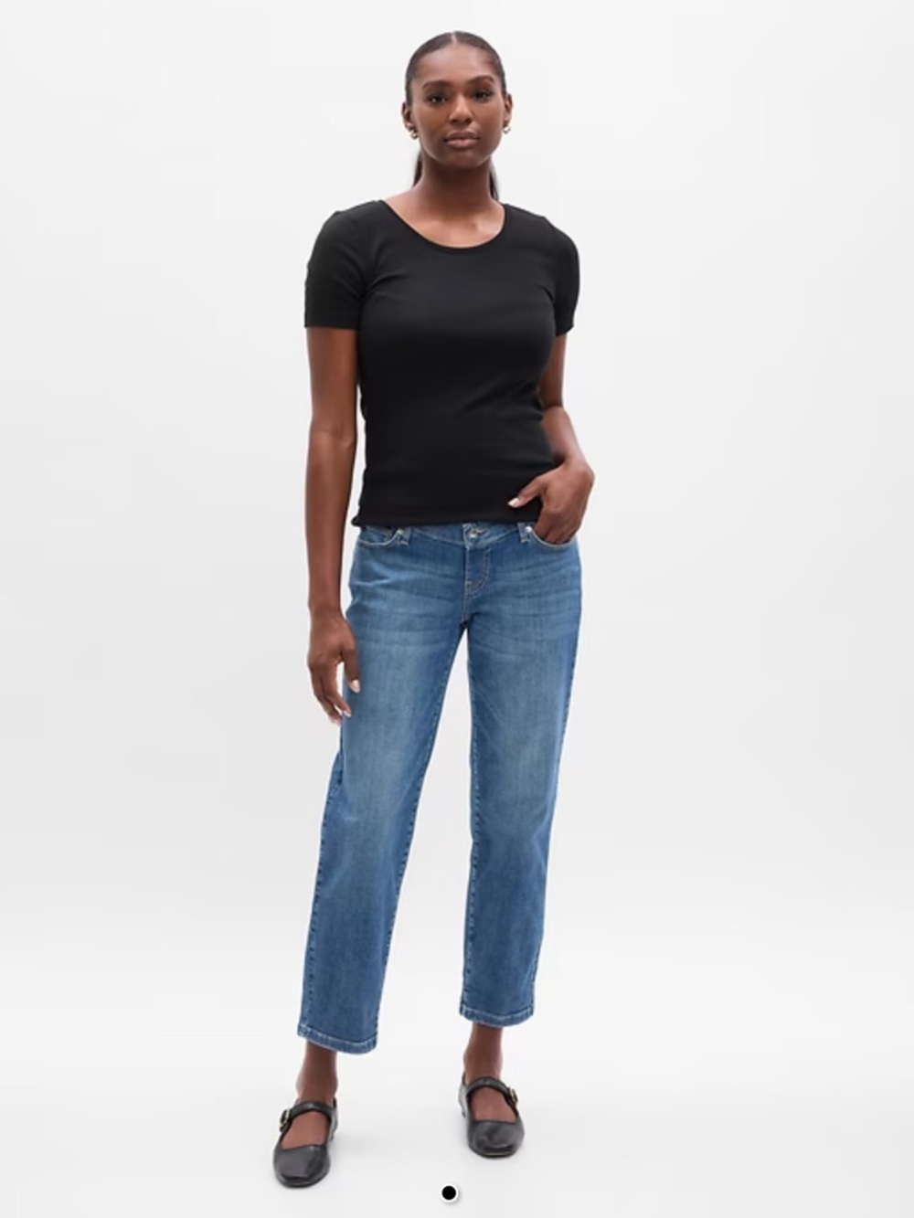GAP Maternity True Waistband Ankle-Length Girlfriend Jeans in Medium Wash size 4